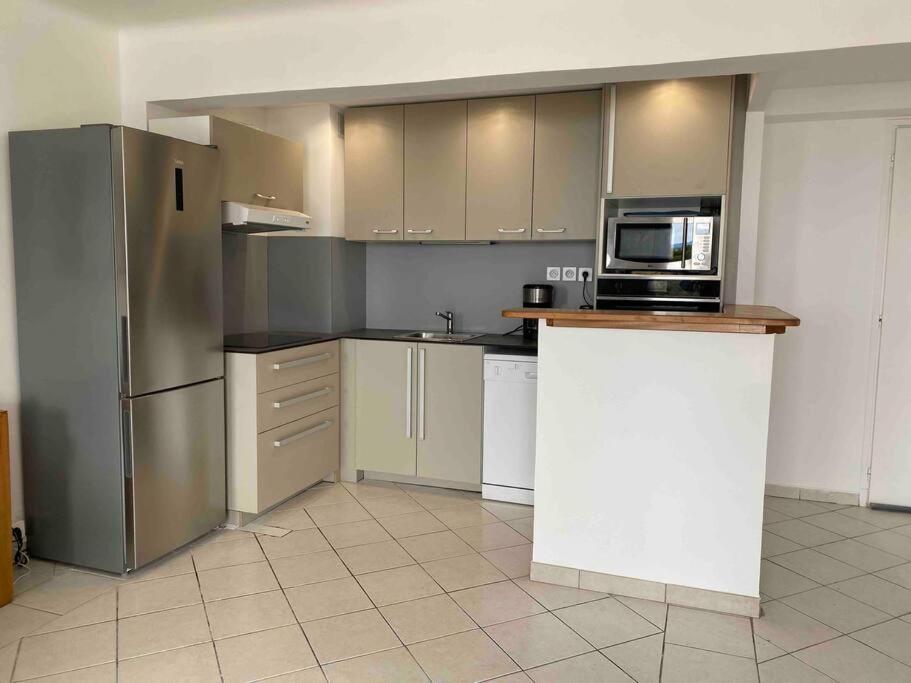 T3 Sur La Plage Vue Feerique Mer,Wifi, Parking Inclus , Clim La Ciotat Bagian luar foto